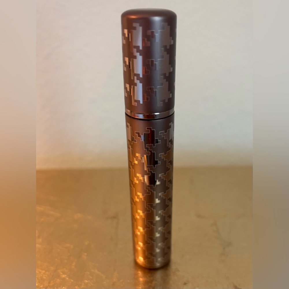 NWOT REFILLABLE PERFUME TRAVEL ATOMIZER
PURCHASED AT BLOOMINGDALES